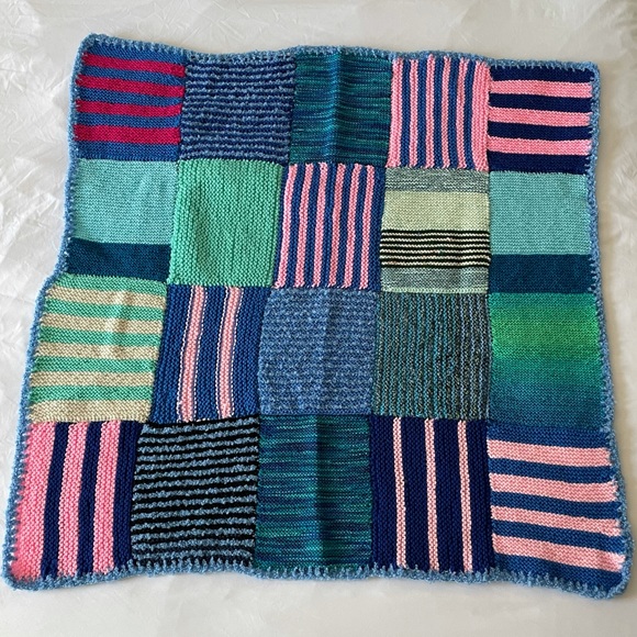 35” by 35” Multicoloured knit Throw /quilt - Picture 1 of 4